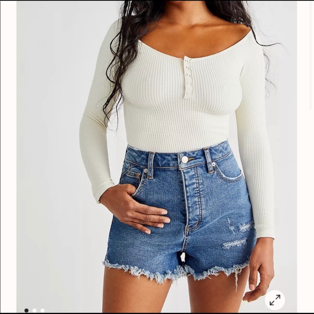 96. 🍓 Free People CRVY high-rise shorts